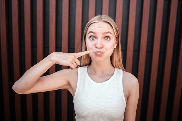 Dlaczego na naszych zębach powstaje kamień?