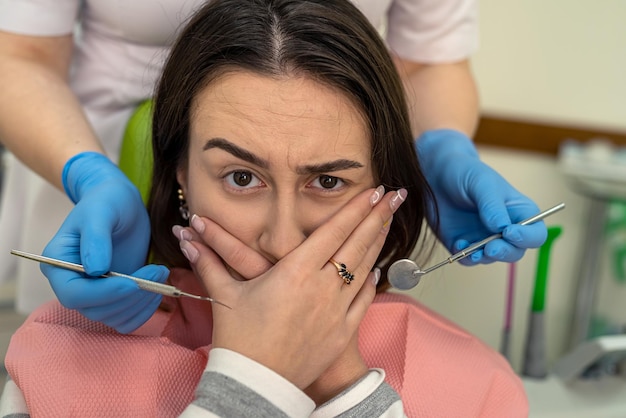 Ile kosztuje usunięcie kamienia z zębów w gabinecie dentystycznym?