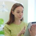 Jak zapisać się do dentysty na NFZ i co warto wiedzieć przed wizytą?