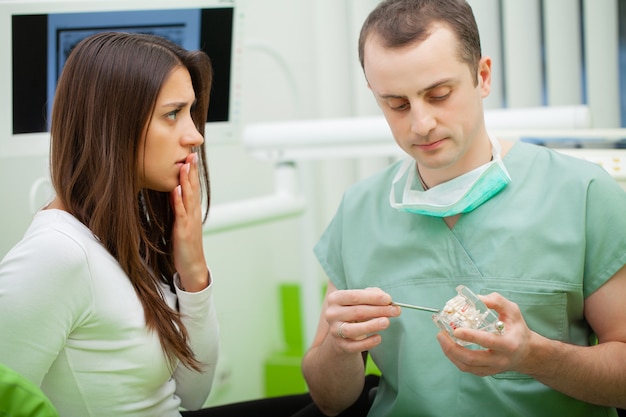 Czy usuwanie kamienia z zębów jest refundowane przez NFZ?