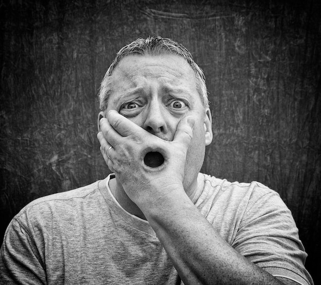 Dlaczego z buzi śmierdzi - najczęstsze przyczyny nieprzyjemnego zapachu?