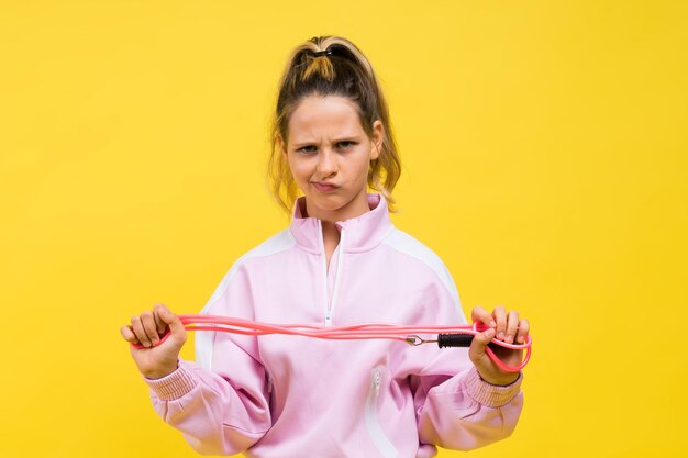 Jak zmniejszyć opuchliznę po usunięciu ósemki?