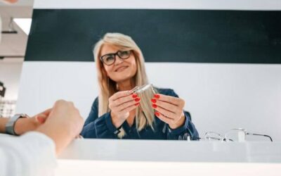 Implanty czy porcelanowe korony – co wybrać i ile to kosztuje?